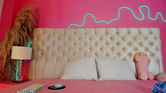 Julieta Cortes   online show from March 2026 11:54:01 AM