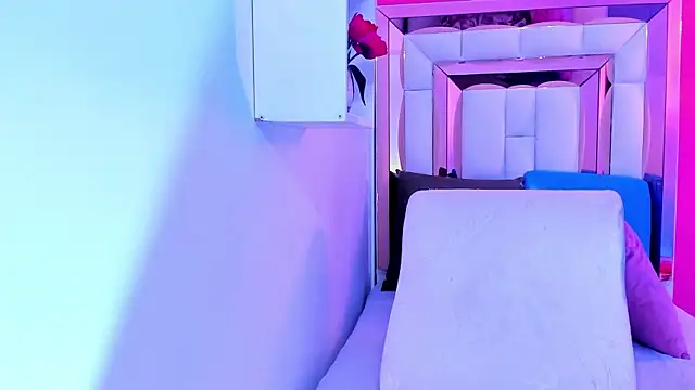 Alanna hot3 online show from December 2025 07:54:02 PM