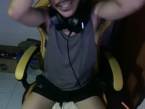 cloudyth1994 online show from September 2025 12:05:02 PM