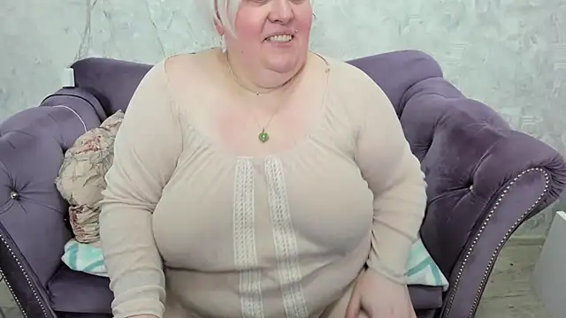 Snapshot of fashiona chatting on February 2025 06:33:02 PM fashiona online show from February 2025 06:33:02 PM