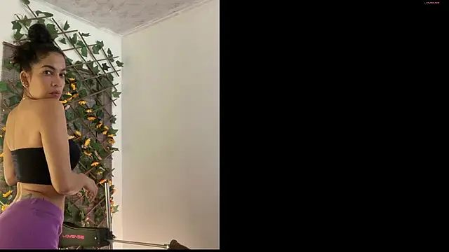 Snapshot of sara_smith45 chatting on December 2024 08:00:02 PM sara smith45 online show from December 2024 08:00:02 PM