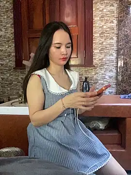 Snapshot of LiLi-Kirix99 chatting on June 2026 04:18:02 AM LiLi-Kirix99 online show from June 2026 04:18:02 AM