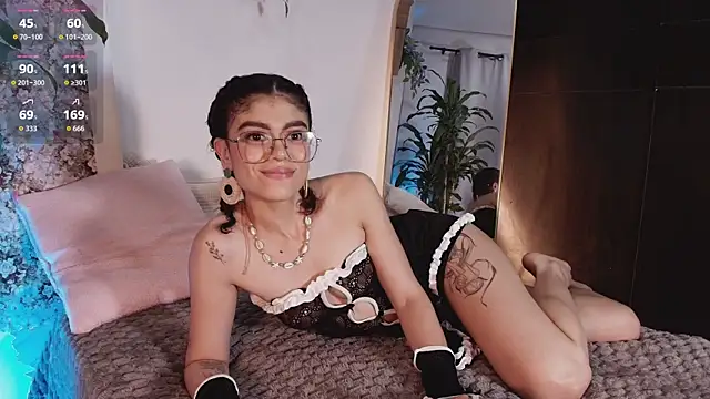 Snapshot of AmberMoss_ chatting on July 2026 05:43:02 AM AmberMoss online show from July 2026 05:43:02 AM