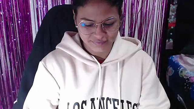 Snapshot of SweetAlmaa chatting on April 2026 09:48:02 AM SweetAlmaa online show from April 2026 09:48:02 AM