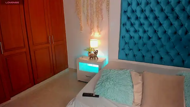 ohrianagibson online show from April 2026 11:27:02 PM