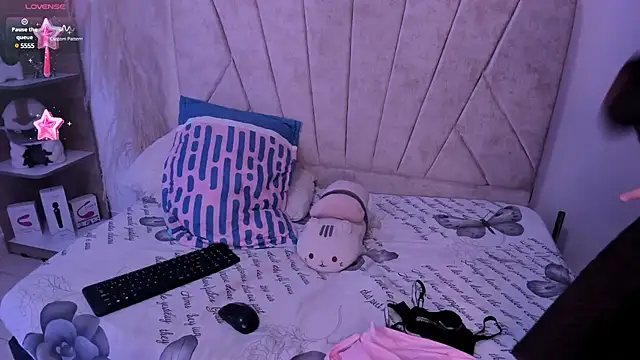 Snapshot of Kaela18 chatting on December 2024 01:11:02 PM Kaela18 online show from December 2024 01:11:02 PM