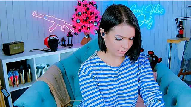 Snapshot of My_toys_pink chatting on January 2025 10:13:01 PM My toys pink online show from January 2025 10:13:01 PM