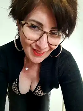 Snapshot of Viola8p chatting on May 2026 03:30:02 PM Viola8p online show from May 2026 03:30:02 PM