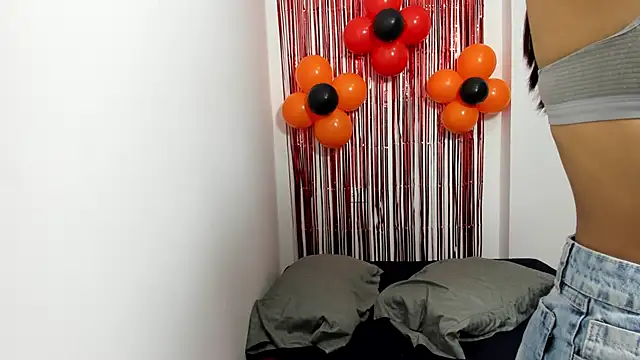 monse 02 online show from November 2025 01:02:01 PM