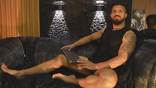 DannSaenz online show from October 2025 12:34:02 PM