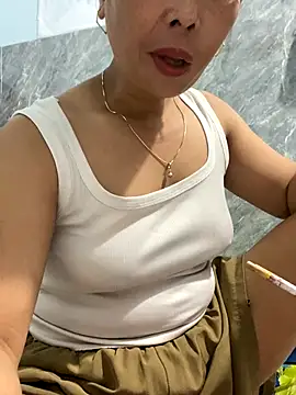 Linaannn online show from October 2025 11:01:01 AM