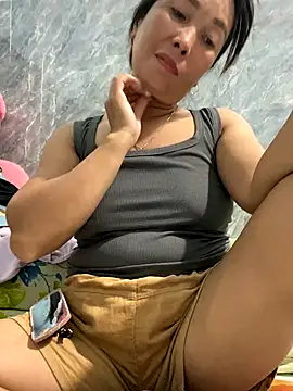 Linaannn online show from November 2025 12:38:02 PM