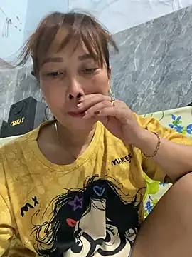 Linaannn online show from April 2026 01:08:02 PM