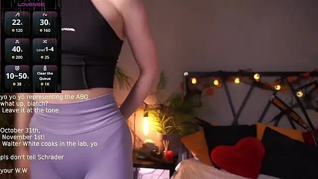 Snapshot of LindaThacker chatting on October 2025 04:27:01 AM LindaThacker online show from October 2025 04:27:01 AM