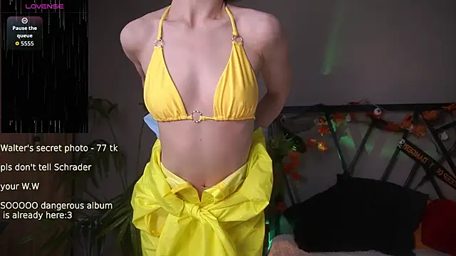 Snapshot of LindaThacker chatting on October 2025 04:35:02 AM LindaThacker online show from October 2025 04:35:02 AM