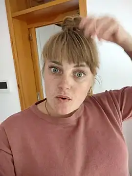 CoddessCrystal online show from September 2025 07:41:01 AM