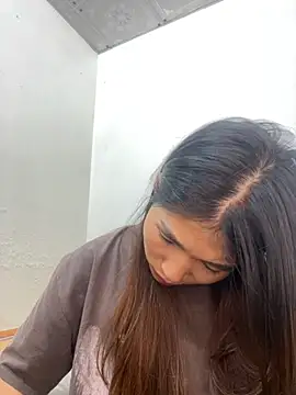 Snapshot of MinzHy chatting on November 2025 10:27:01 AM MinzHy online show from November 2025 10:27:01 AM