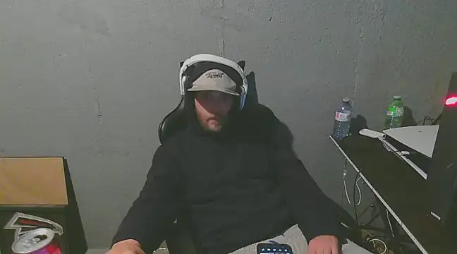 Snapshot of Superoz77 chatting on December 2024 06:21:01 AM Superoz77 online show from December 2024 06:21:01 AM