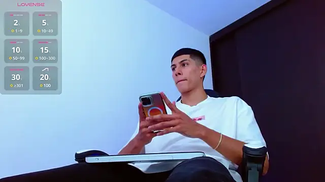 Snapshot of Valerio_20 chatting on February 2025 07:43:02 PM Valerio 20 online show from February 2025 07:43:02 PM