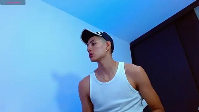 Snapshot of Valerio_20 chatting on March 2025 10:49:01 PM Valerio 20 online show from March 2025 10:49:01 PM