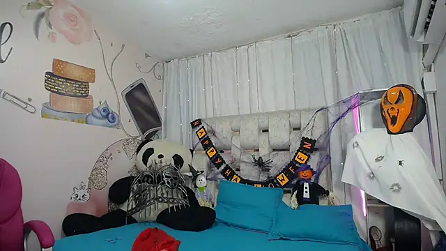 Snapshot of EMMA_SWEETT1 chatting on November 2025 12:39:02 PM EMMA SWEETT1 online show from November 2025 12:39:02 PM