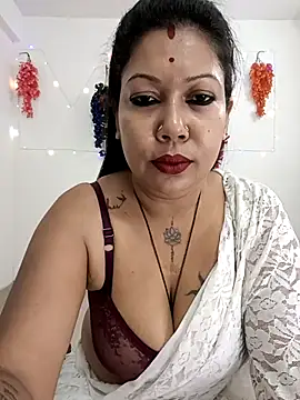 Snapshot of YOUR_LOVELY-40 chatting on October 2025 11:39:02 AM YOUR LOVELY-40 online show from October 2025 11:39:02 AM