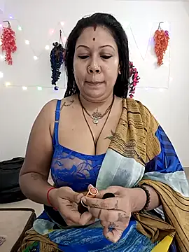 Snapshot of YOUR_LOVELY-40 chatting on November 2025 07:43:02 AM YOUR LOVELY-40 online show from November 2025 07:43:02 AM