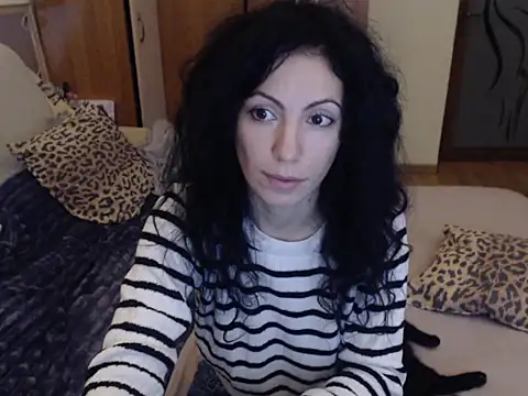 Emmatoo online show from December 2025 12:34:02 PM