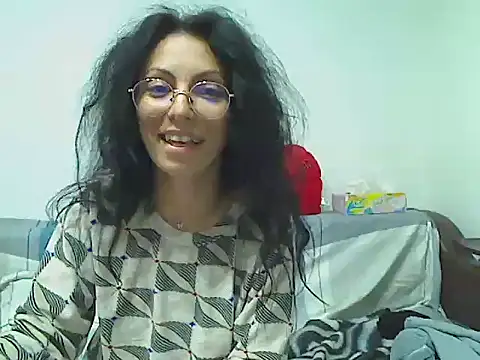 Emmatoo online show from April 2026 09:04:02 PM