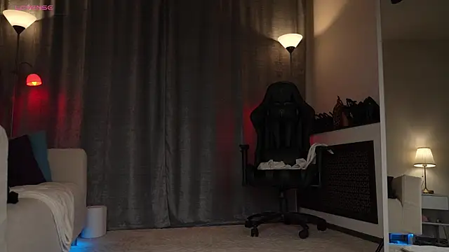 Amely Young online show from October 2025 02:21:02 AM