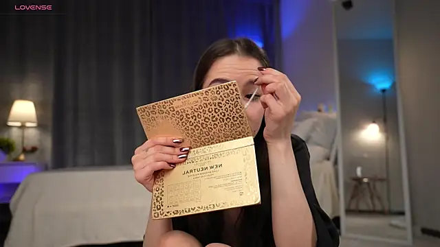 Amely Young online show from November 2025 12:42:01 AM