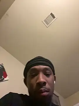 Snapshot of magicDick2842 chatting on November 2025 09:33:01 AM magicDick2842 online show from November 2025 09:33:01 AM