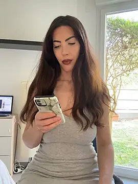 Snapshot of Eyline chatting on April 2026 09:40:02 AM Eyline online show from April 2026 09:40:02 AM