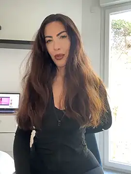 Snapshot of Eyline chatting on April 2026 09:28:02 AM Eyline online show from April 2026 09:28:02 AM