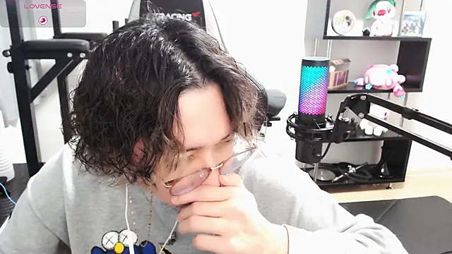 Snapshot of Shizukuu chatting on March 2025 12:44:01 PM Shizukuu online show from March 2025 12:44:01 PM