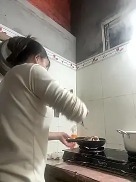 Hellen 111 online show from November 2025 11:01:02 AM