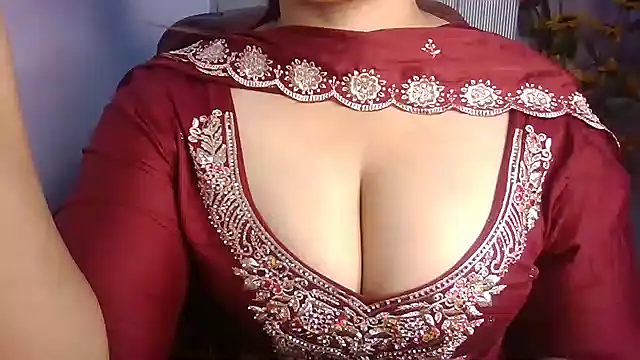 Snapshot of KhwahisHH chatting on November 2025 04:31:02 PM KhwahisHH online show from November 2025 04:31:02 PM