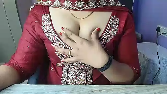 Snapshot of KhwahisHH chatting on November 2025 10:01:02 AM KhwahisHH online show from November 2025 10:01:02 AM