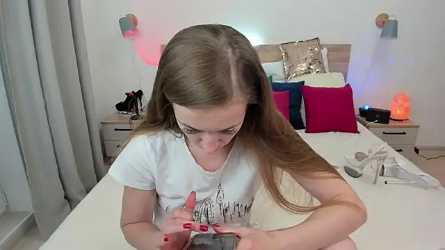 Snapshot of KateRedgar chatting on October 2025 01:17:01 PM KateRedgar online show from October 2025 01:17:01 PM