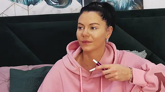 Snapshot of tanyagrey chatting on December 2024 07:00:01 AM tanyagrey online show from December 2024 07:00:01 AM