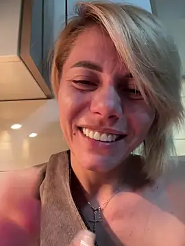 Snapshot of tanyagrey chatting on November 2025 10:15:01 AM tanyagrey online show from November 2025 10:15:01 AM