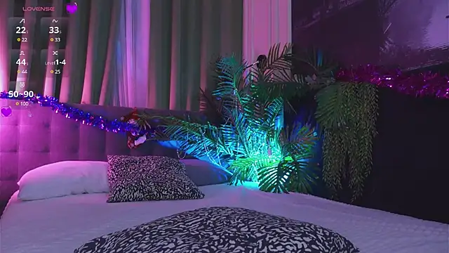 Mia  Peach online show from December 2024 10:36:02 PM