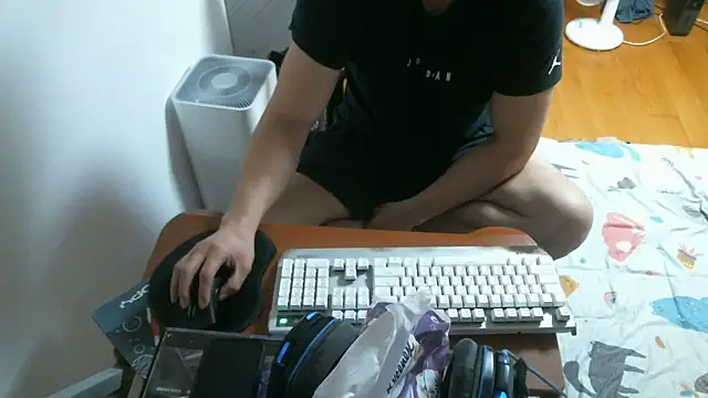 Snapshot of Stellan_0412 chatting on February 2026 03:19:02 PM Stellan 0412 online show from February 2026 03:19:02 PM