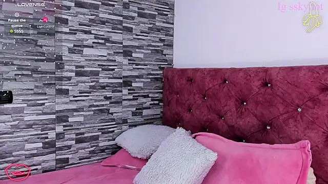 Snapshot of skyhotgirll chatting on October 2025 02:30:02 AM skyhotgirll online show from October 2025 02:30:02 AM