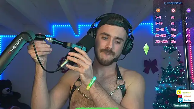 Snapshot of Mikev chatting on December 2024 07:04:02 PM Mikev online show from December 2024 07:04:02 PM