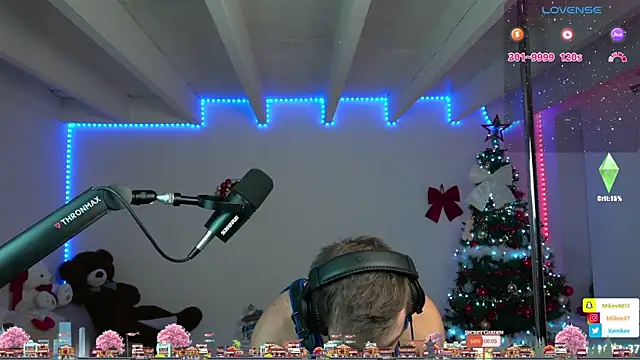 Snapshot of Mikev chatting on December 2024 07:00:01 PM Mikev online show from December 2024 07:00:01 PM