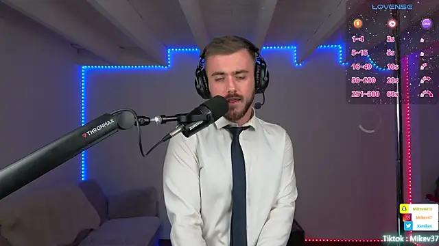 Snapshot of Mikev chatting on March 2025 07:10:02 PM Mikev online show from March 2025 07:10:02 PM