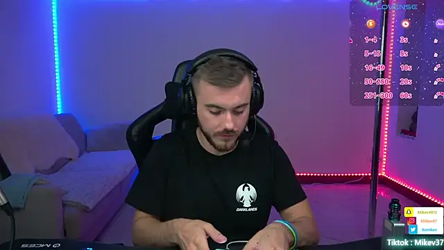 Snapshot of Mikev chatting on March 2025 10:15:02 PM Mikev online show from March 2025 10:15:02 PM