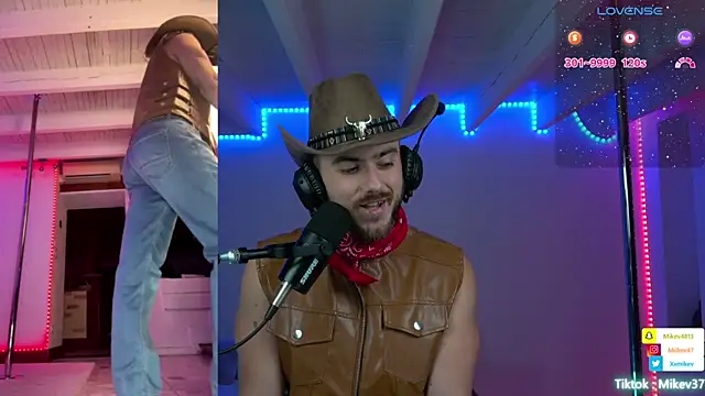 Snapshot of Mikev chatting on March 2025 07:07:02 PM Mikev online show from March 2025 07:07:02 PM