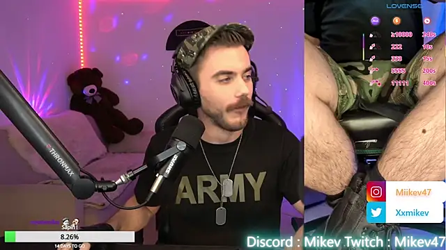 Snapshot of Mikev chatting on November 2025 07:08:02 PM Mikev online show from November 2025 07:08:02 PM